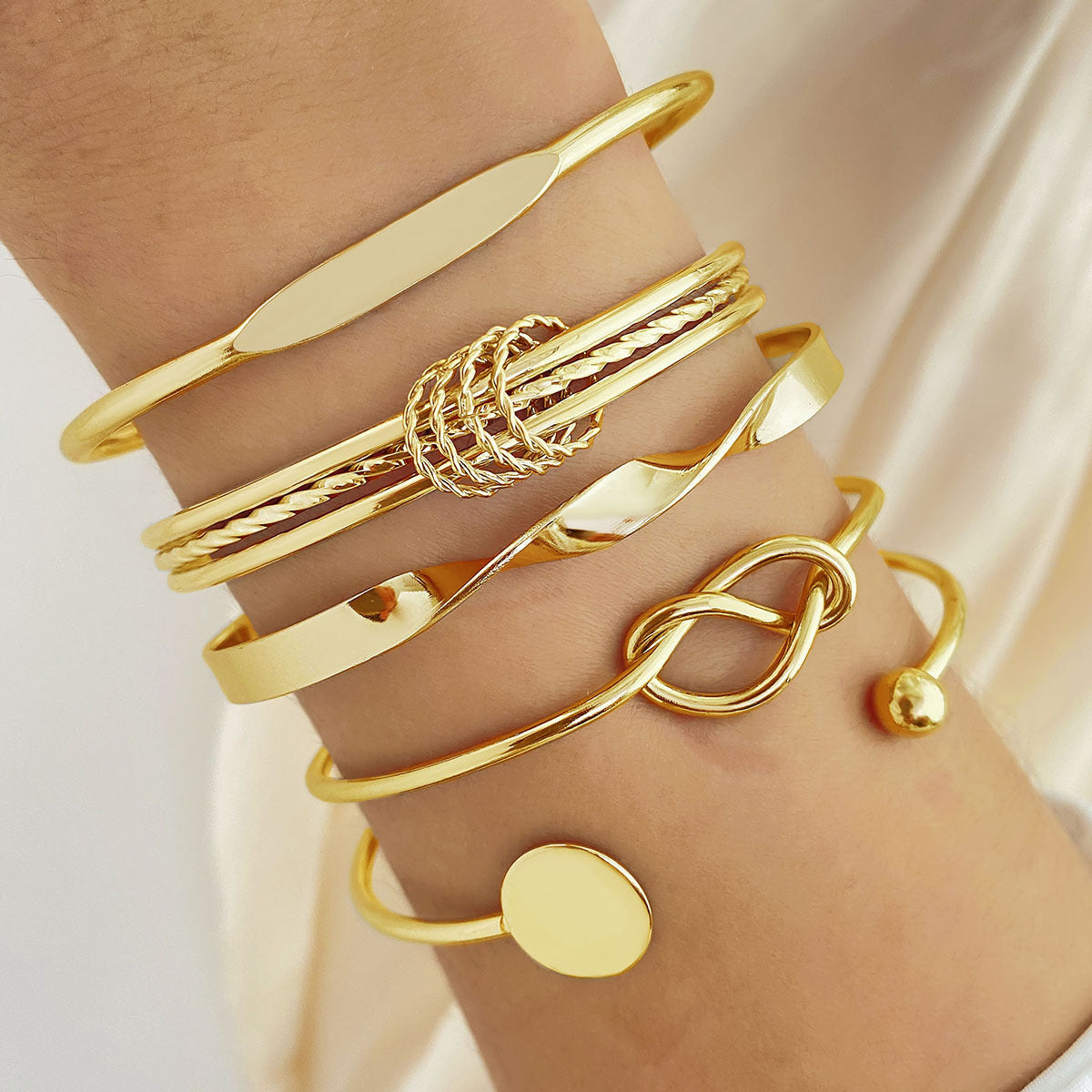Retro Bracelet Jewelry - Shuntia Symonette